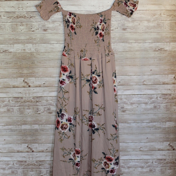 Dresses & Skirts - Elegant dress